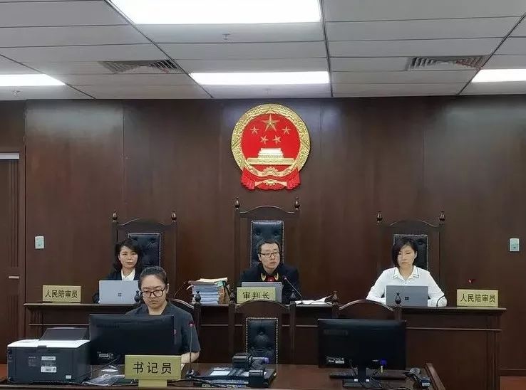 “江小白”狀告“云小白”，兄弟鬩墻為哪般？