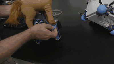 這個黑科技“皮膚”能將任何物體變成機器人，甚至紙團也沒問題！
