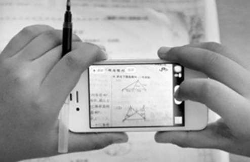 拍照搜題熱背后的侵權問題： 題庫版權屬于誰？