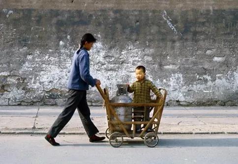榮獲中國外觀設計金獎，實現“全滿貫”本貫的兒童推車