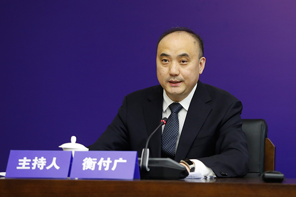 局新聞發言人、辦公室主任衡付廣主持發布會并作主發布.jpg